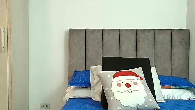 karina lewis  online show from December 15, 2025, 4:18 am