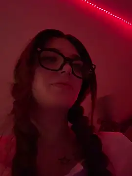 18petitewhitegirl online show from January 17, 2025, 2:50 am