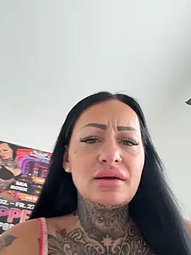 Snapshot of Mia-Roux chatting on March 16, 2026, 12:42 pm Mia-Roux online show from March 16, 2026, 12:42 pm