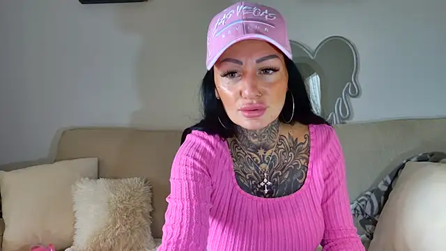 Snapshot of Mia-Roux chatting on March 21, 2026, 12:53 pm Mia-Roux online show from March 21, 2026, 12:53 pm