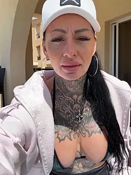 Snapshot of Mia-Roux chatting on March 22, 2026, 9:55 am Mia-Roux online show from March 22, 2026, 9:55 am