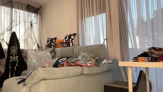 Snapshot of Mika_Miller chatting on October 31, 2025, 4:36 pm Mika Miller online show from October 31, 2025, 4:36 pm