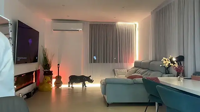 Snapshot of Mika_Miller chatting on January 13, 2026, 12:25 am Mika Miller online show from January 13, 2026, 12:25 am