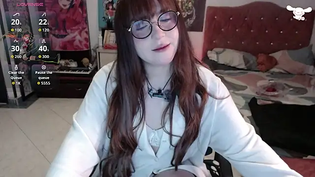 Snapshot of Avril2001 chatting on April 13, 2026, 5:55 am Avril2001 online show from April 13, 2026, 5:55 am