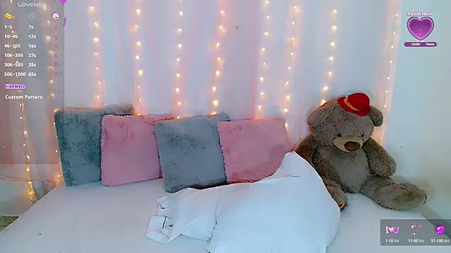 AlanaBekeer online show from September 19, 2025, 8:35 pm