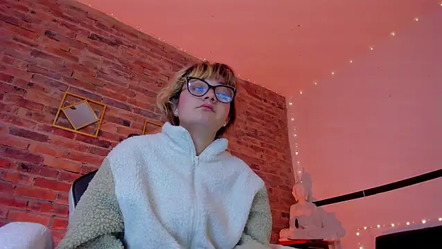 Snapshot of Sweet_Namii chatting on March 18, 2025, 7:22 am Sweet Namii online show from March 18, 2025, 7:22 am
