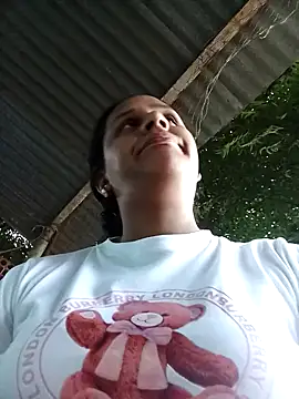 Snapshot of Andreita_95 chatting on September 9, 2025, 10:30 pm Andreita 95 online show from September 9, 2025, 10:30 pm