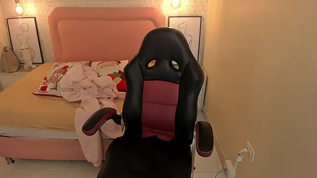 Kittytimberlake online show from December 4, 2025, 12:37 pm