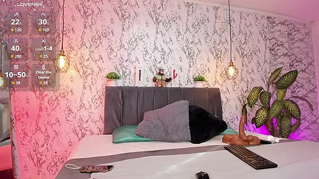 Snapshot of aihnoa_split chatting on October 18, 2025, 12:29 pm aihnoa split online show from October 18, 2025, 12:29 pm