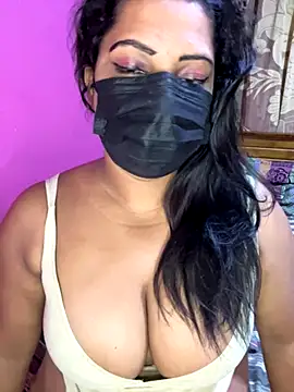 NOORA-GIRL online show from November 22, 2025, 2:32 am