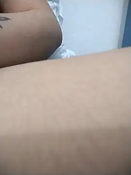 kBossgirls online show from December 15, 2025, 1:17 pm