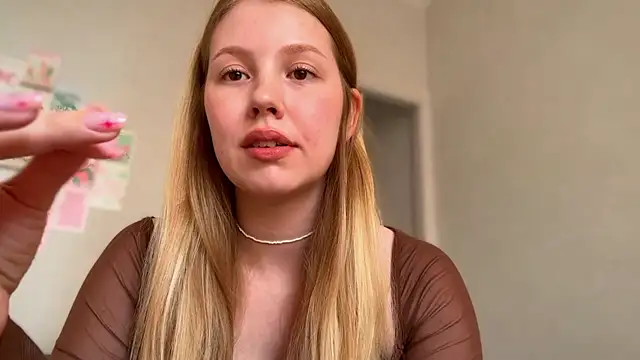 Snapshot of HoneyAudrey chatting on June 15, 2026, 2:45 am HoneyAudrey online show from June 15, 2026, 2:45 am