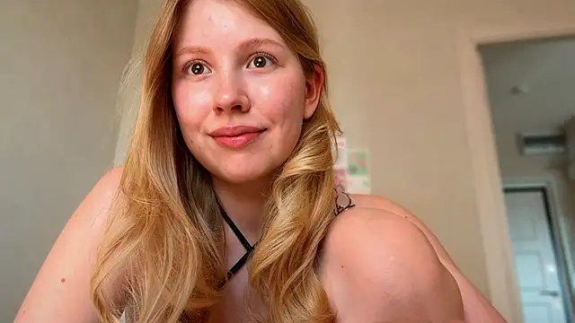Snapshot of HoneyAudrey chatting on June 17, 2026, 2:00 am HoneyAudrey online show from June 17, 2026, 2:00 am