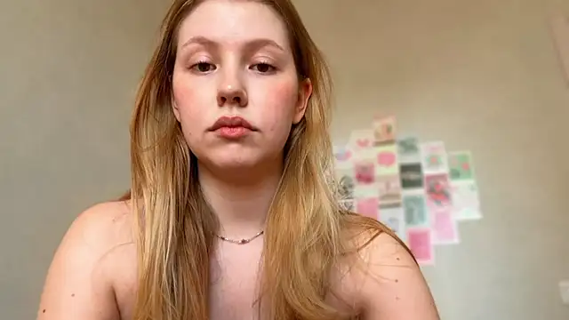 HoneyAudrey online show from May 26, 2026, 2:42 am