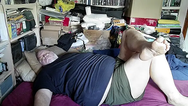 hadeszeuss2 online show from February 19, 2025, 2:44 pm