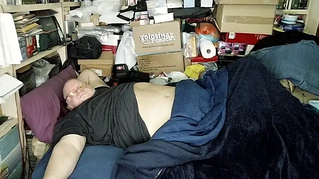 Snapshot of hadeszeuss2 chatting on February 12, 2026, 6:18 pm hadeszeuss2 online show from February 12, 2026, 6:18 pm