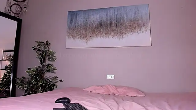  LittleLia online show from February 14, 2025, 4:41 pm