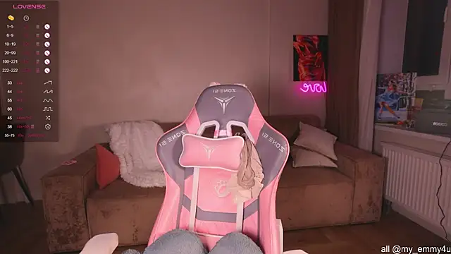 Snapshot of My_Emmy chatting on October 27, 2025, 5:03 pm My Emmy online show from October 27, 2025, 5:03 pm