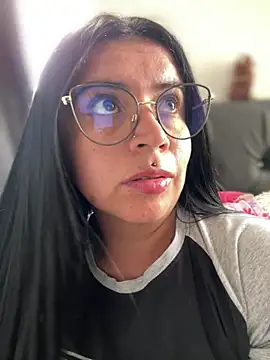 Snapshot of Devilsweet17 chatting on April 11, 2026, 8:34 pm Devilsweet17 online show from April 11, 2026, 8:34 pm