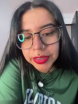 Devilsweet17 online show from April 24, 2026, 7:27 pm