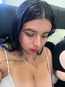 Devilsweet17 online show from November 24, 2025, 10:32 pm