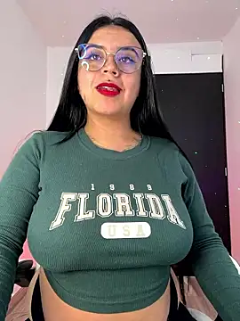 Snapshot of Devilsweet17 chatting on January 16, 2026, 8:35 pm Devilsweet17 online show from January 16, 2026, 8:35 pm