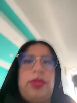 Snapshot of Devilsweet17 chatting on April 9, 2026, 9:43 pm Devilsweet17 online show from April 9, 2026, 9:43 pm