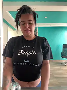 Snapshot of Devilsweet17 chatting on February 18, 2026, 6:59 pm Devilsweet17 online show from February 18, 2026, 6:59 pm