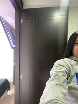 Snapshot of Devilsweet17 chatting on March 17, 2026, 8:01 pm Devilsweet17 online show from March 17, 2026, 8:01 pm