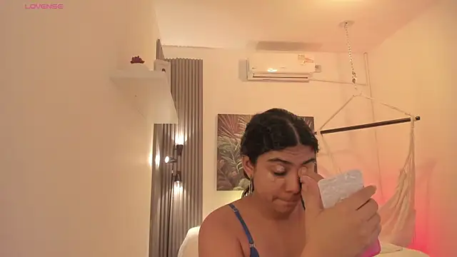 emma alice  online show from November 18, 2025, 12:08 pm