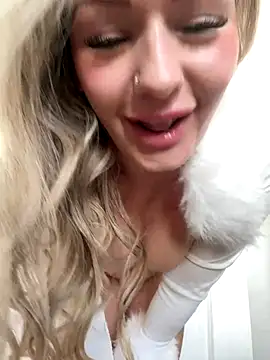 Snapshot of LoveShae_ chatting on October 13, 2025, 5:47 pm LoveShae online show from October 13, 2025, 5:47 pm