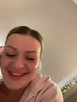 Snapshot of LoveShae_ chatting on January 17, 2025, 12:53 am LoveShae online show from January 17, 2025, 12:53 am