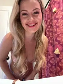 Snapshot of LoveShae_ chatting on October 15, 2025, 4:15 pm LoveShae online show from October 15, 2025, 4:15 pm