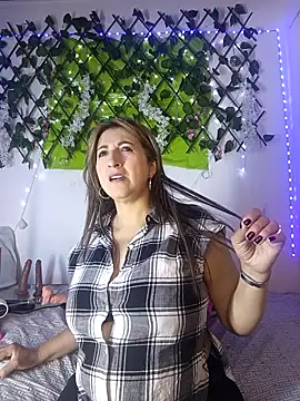 Snapshot of any_mour chatting on April 8, 2026, 5:03 pm any mour online show from April 8, 2026, 5:03 pm