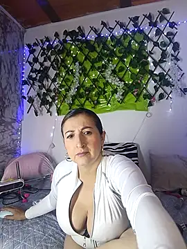 Snapshot of any_mour chatting on March 11, 2026, 4:45 pm any mour online show from March 11, 2026, 4:45 pm