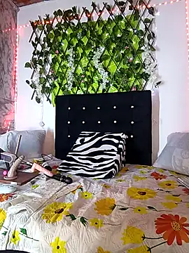 Snapshot of any_mour chatting on February 4, 2026, 5:19 pm any mour online show from February 4, 2026, 5:19 pm