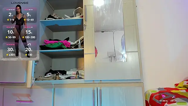 Anahi Cruz7 online show from December 5, 2025, 3:54 pm