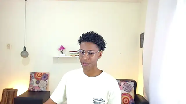 Snapshot of maiki18_ chatting on March 14, 2025, 1:24 pm maiki18 online show from March 14, 2025, 1:24 pm