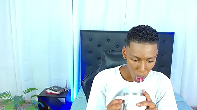 maiki18  online show from March 4, 2026, 8:49 pm