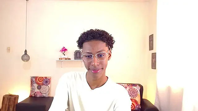 Snapshot of maiki18_ chatting on March 18, 2025, 1:44 pm maiki18 online show from March 18, 2025, 1:44 pm