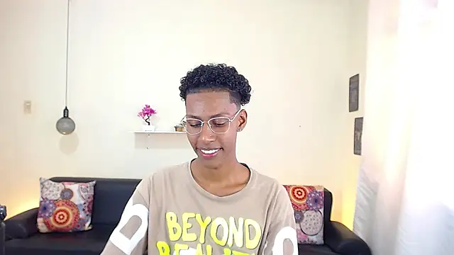 Snapshot of maiki18_ chatting on March 5, 2025, 4:57 pm maiki18 online show from March 5, 2025, 4:57 pm