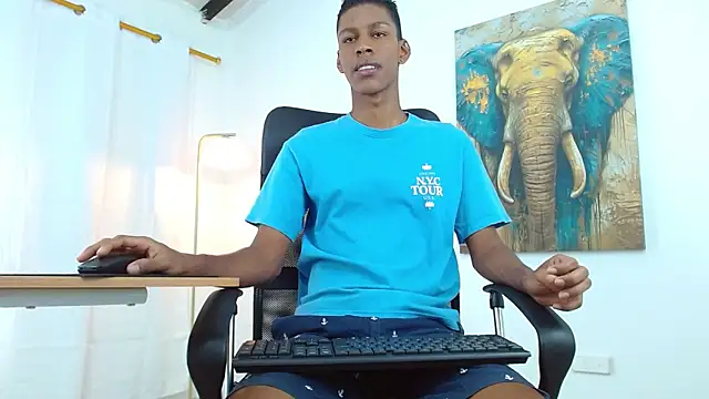 Snapshot of maiki18_ chatting on September 11, 2025, 2:06 pm maiki18 online show from September 11, 2025, 2:06 pm