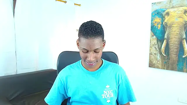 maiki18  online show from January 16, 2026, 8:35 pm