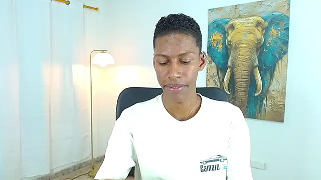 Snapshot of maiki18_ chatting on September 23, 2025, 8:27 pm maiki18 online show from September 23, 2025, 8:27 pm