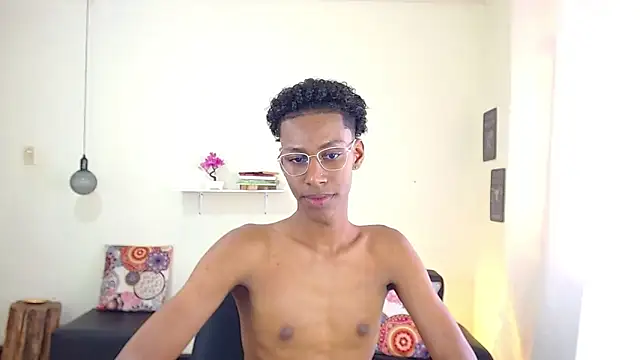 Snapshot of maiki18_ chatting on March 6, 2025, 4:49 pm maiki18 online show from March 6, 2025, 4:49 pm