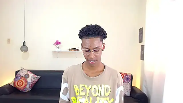 Snapshot of maiki18_ chatting on March 5, 2025, 8:00 pm maiki18 online show from March 5, 2025, 8:00 pm