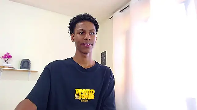 Snapshot of maiki18_ chatting on March 21, 2025, 5:02 pm maiki18 online show from March 21, 2025, 5:02 pm