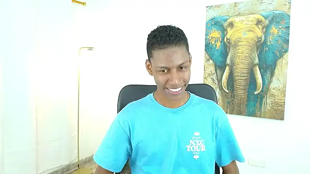 Snapshot of maiki18_ chatting on October 15, 2025, 9:01 pm maiki18 online show from October 15, 2025, 9:01 pm