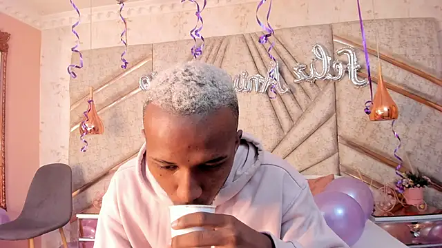 Snapshot of JamesParck chatting on February 14, 2025, 12:25 pm JamesParck online show from February 14, 2025, 12:25 pm