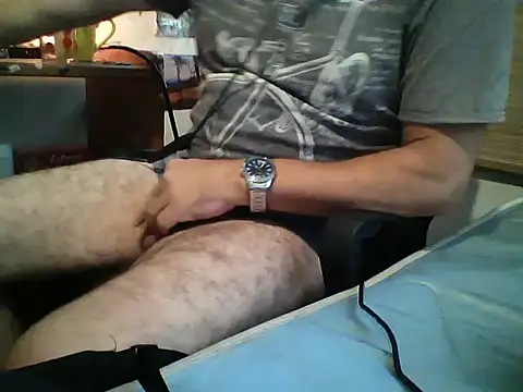 Snapshot of LECHEBALLS chatting on January 17, 2026, 10:35 pm LECHEBALLS online show from January 17, 2026, 10:35 pm